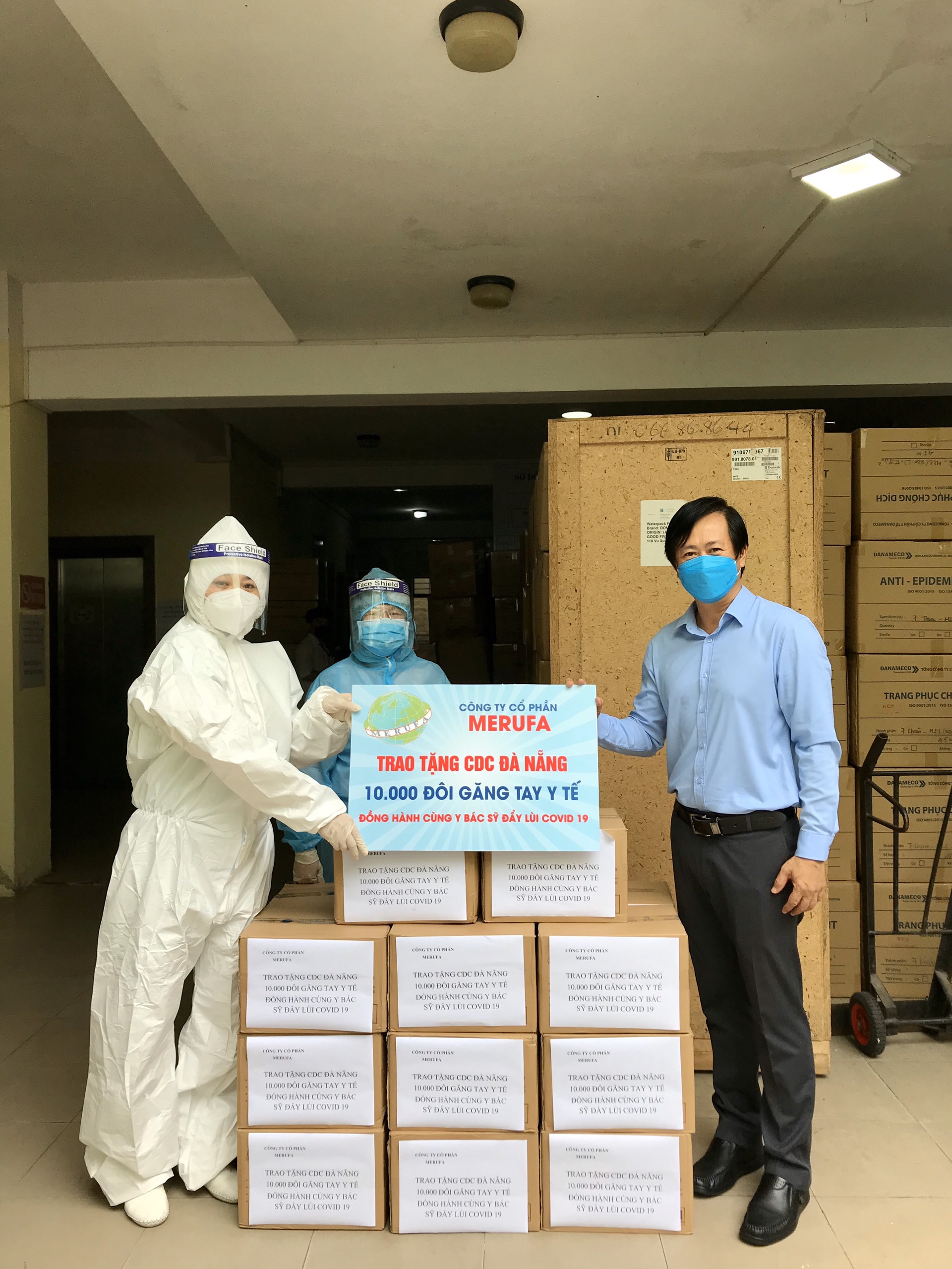 MERUFA tặng 10.000 đôi Găng tay y tế cho CDC Đà Nẵng